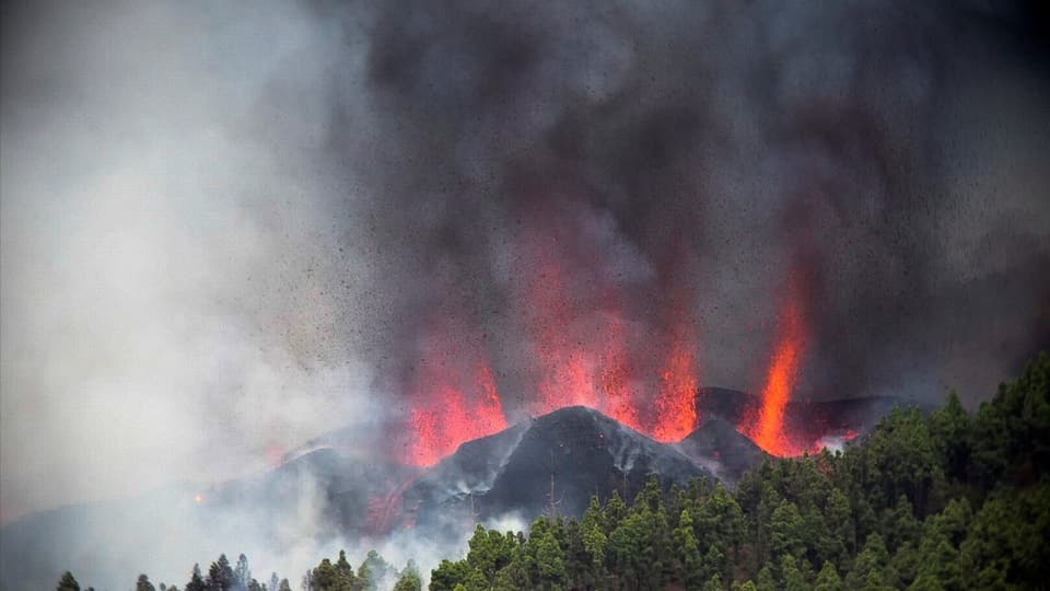 purtret dal magma che sajetta or dal vulcan. 