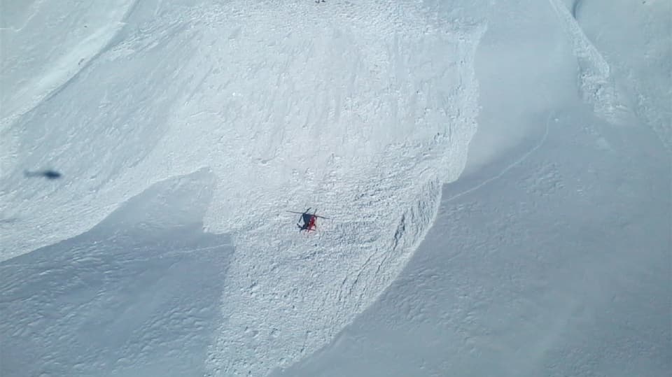 In helicopter sgola sur ina lavina al Piz Daint