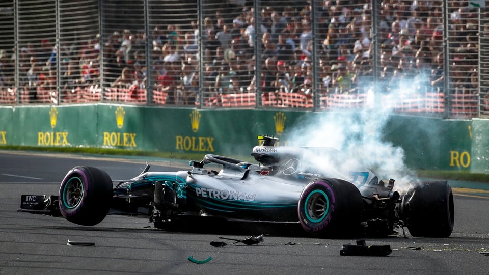 Purtret da l'auto destruì da Valtteri Bottas.
