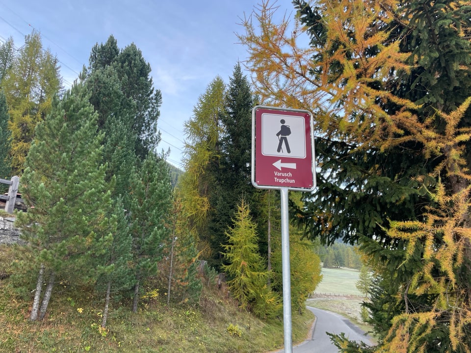 Schild zum Weg in die Val Trupchun.