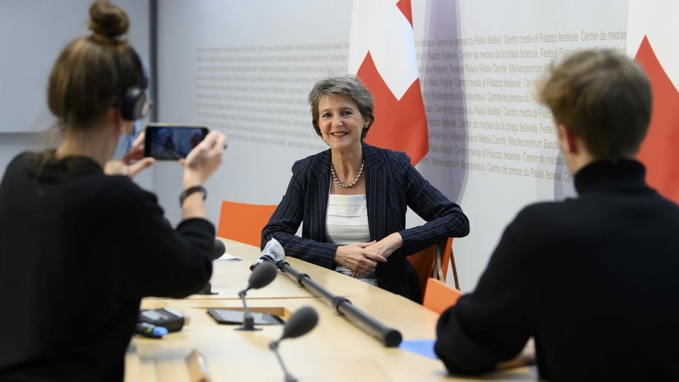 Els trais en sala da la Chasa da medias.