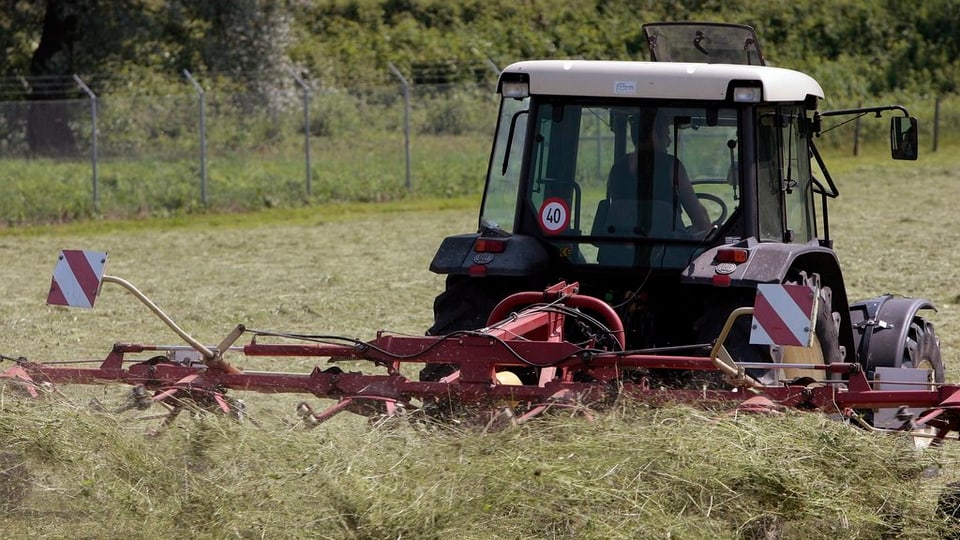 tractor che volva il fain