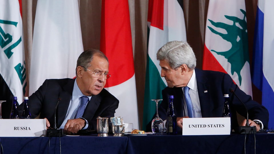 Ils ministers da l'exteriur Sergej Lawrow (sanester) e John Kerry.