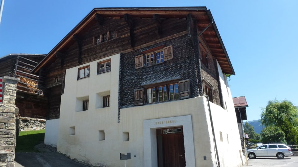 La Casa d'Angel a Lumbrein, in center d'art e cultura en la Val Lumnezia.