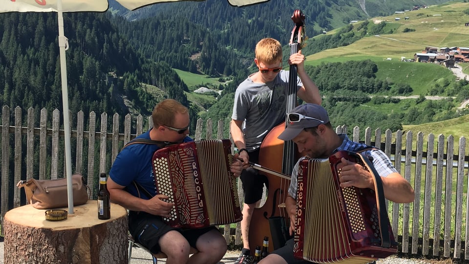 Ländlertrio Rophaiengruss dal chantun Uri.