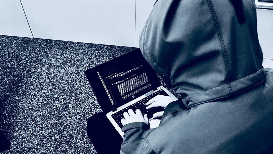 Um suspectus vid in laptop