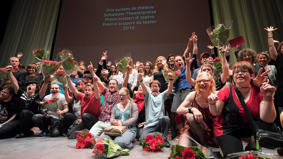 Las acturas ed ils acturs dal teater «Hora» sa legran dal premi