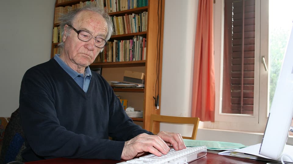 Oscar Peer al computer.