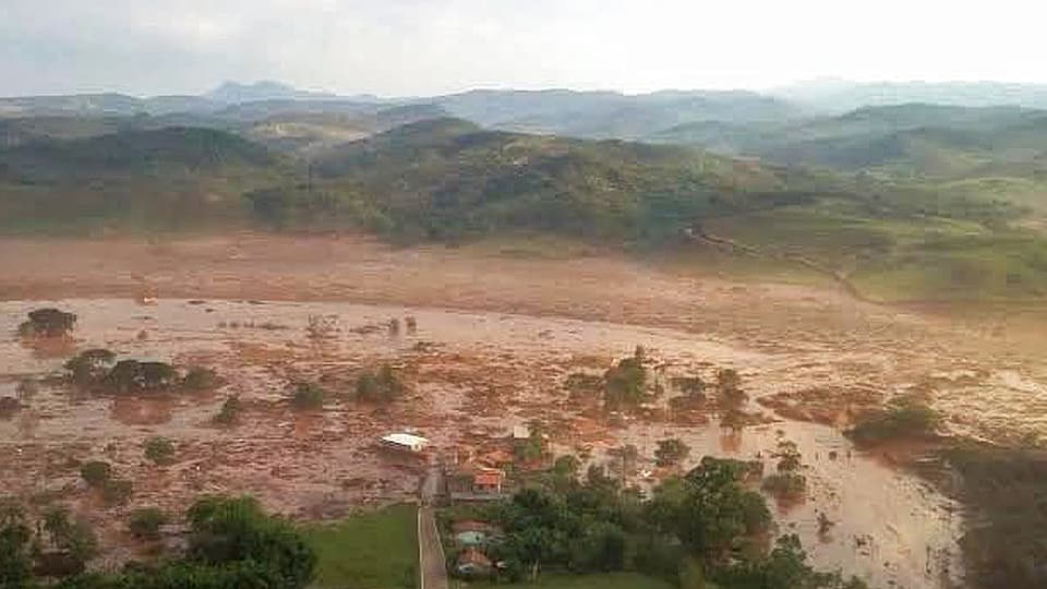 La glitta cotschna ha sutterrà ina gronda part dal conturn da la mina.