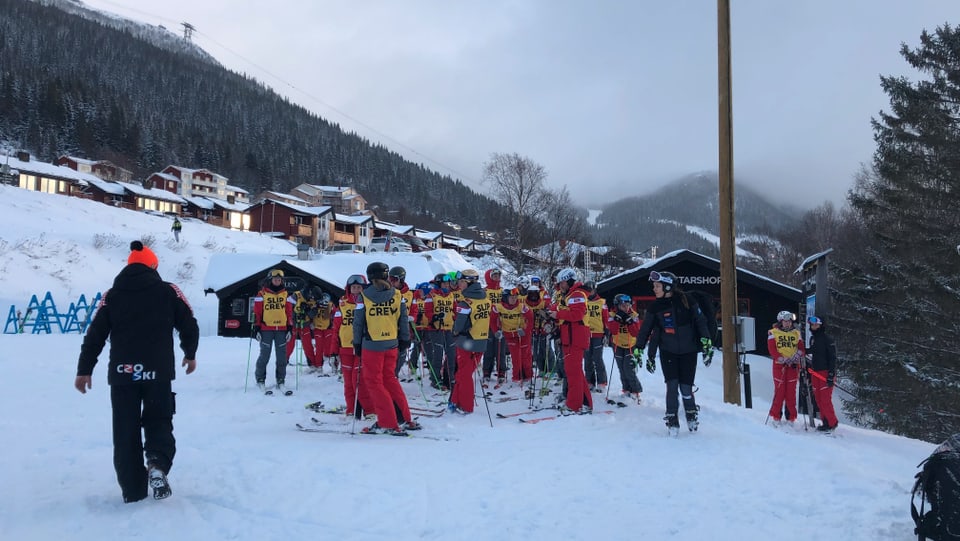 Voluntaris vestgids en contschen al CM da skis.