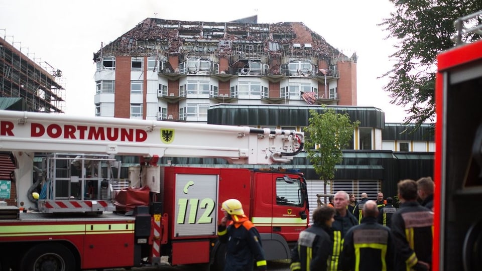 Il bajetg destruÌ da la clinica a Bochum che ha ars duant la notg.