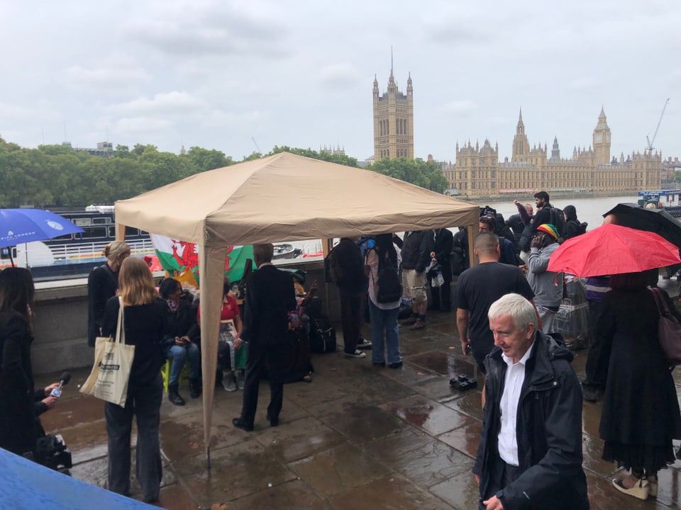 tenda cun persunas dasper via a Londra