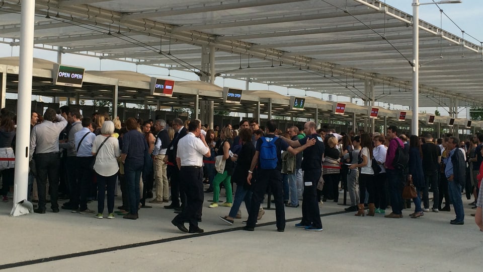 rotschas da persunas avant il spurtegl d'entrada
