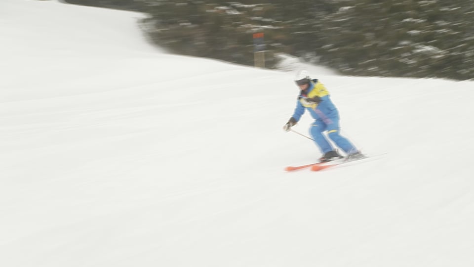 Skilehrer auf piste, brigels