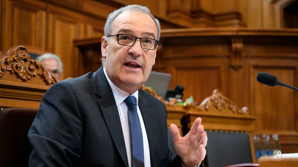 Purtret da Guy Parmelin.