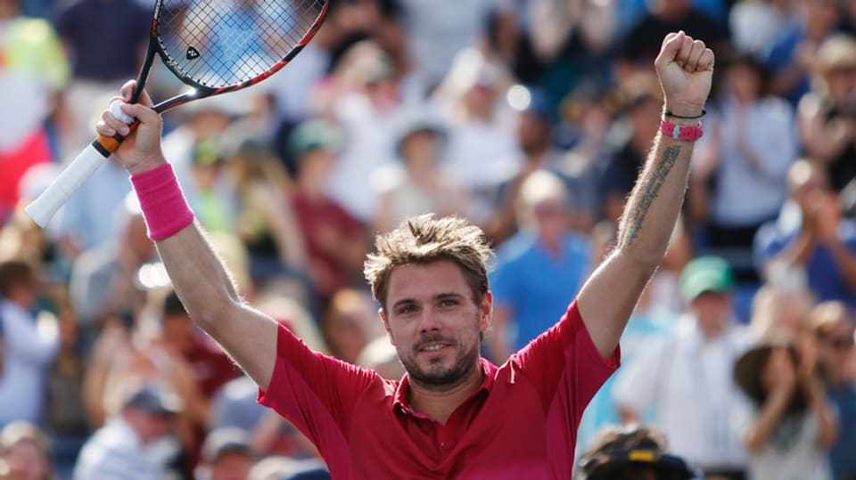 purtret da Stan Wawrinka che sa legra da sia victoria