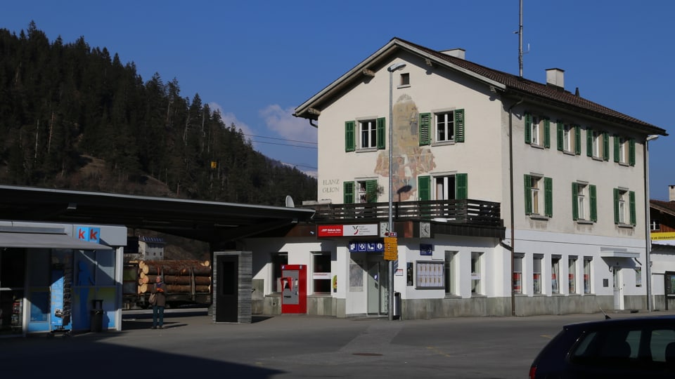 Il bajetg da la staziun da Glion cun il kiosk 
