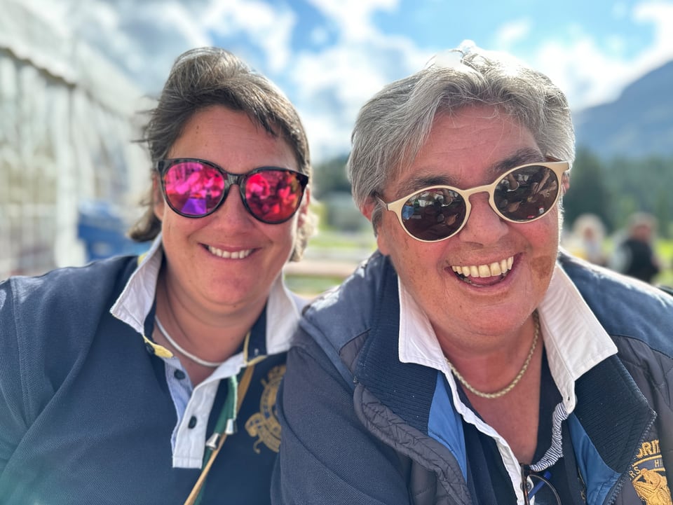 Ladina Meyer-Ratti und Ladina Tarnuzzer, zwei Organisatorinnen der Concours Hippique im Oberengadin.
