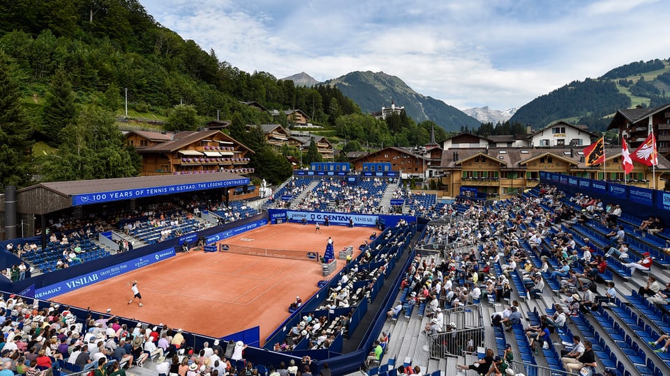 Plazza da tennis a Gstaad.