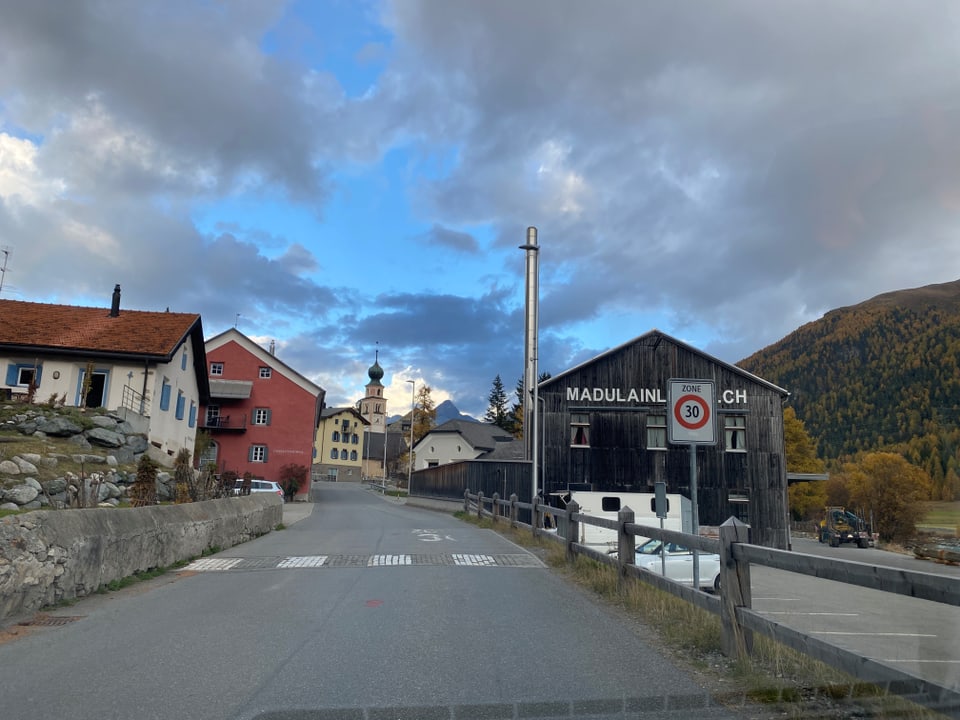 zona 30 all'entrada dal vitg