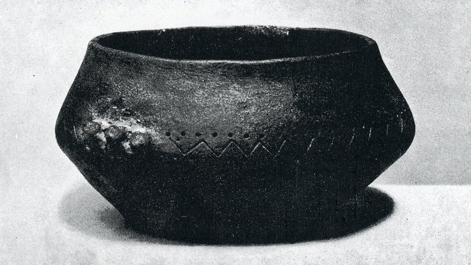 Cazis / Petrushügel, cuppa da terracotga per part reconstruida