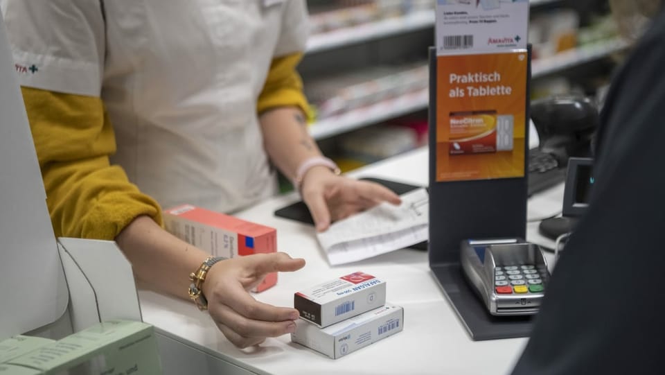 Vendita da medicaments en ina apoteca.