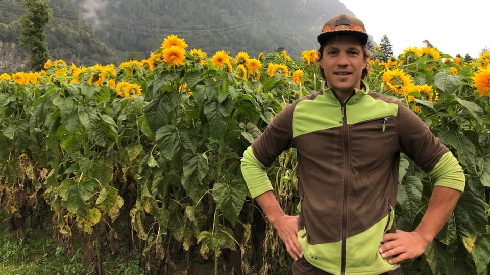 Avant tschintg onns ha Fabrizio Raselli surpiglià il manaschi. Fabrizio Raselli vor den Sonnenblumen
