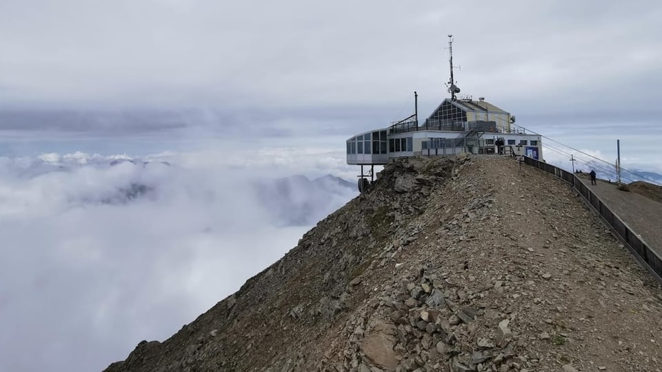 Staziun da pendiculara sin il Rothorn da Parpan.