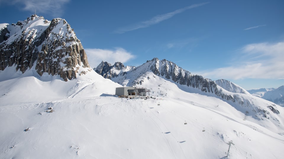La staziun da muntogna al Schneehüenerstock