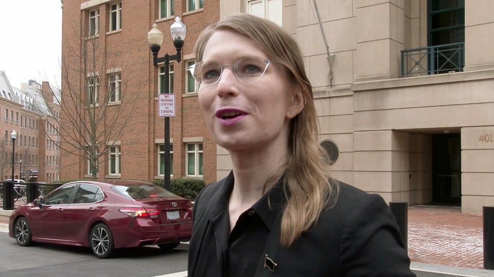Chelsea Manning duai vegnir libra e quai per immediat.