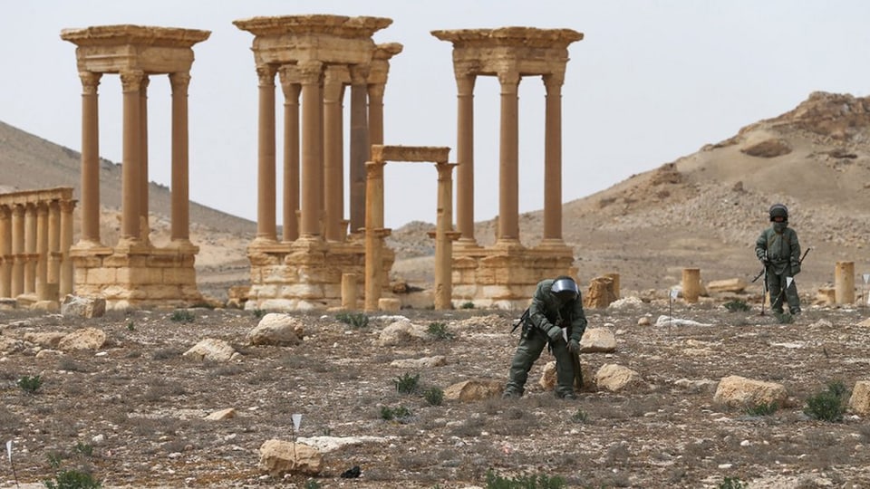 Experts da l'armada a Palmyra. 