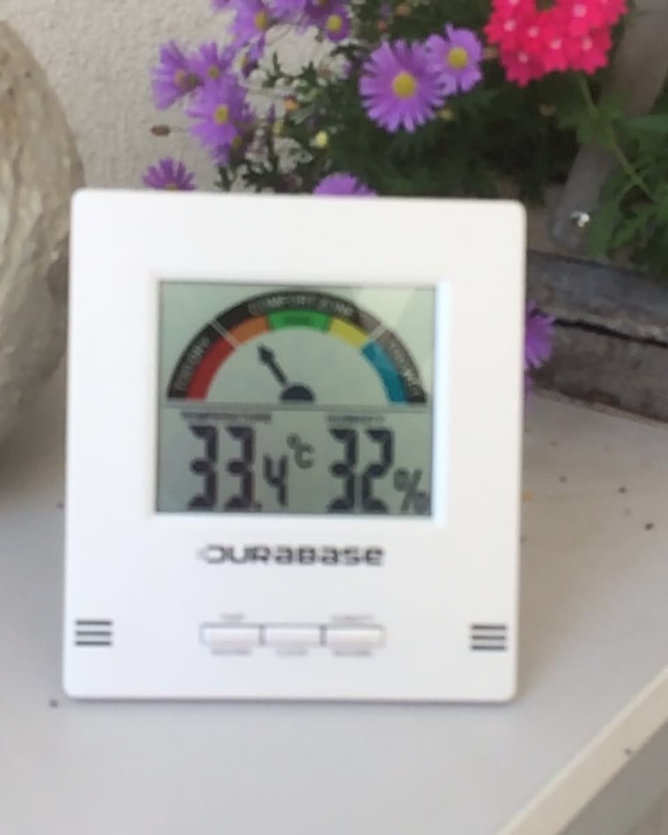 Termometer mussa 33,4 grads.