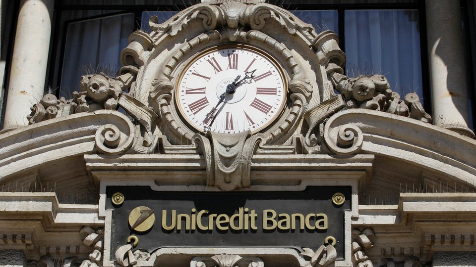 logo ed ura sur il portal d'entrada da la centrala a milano