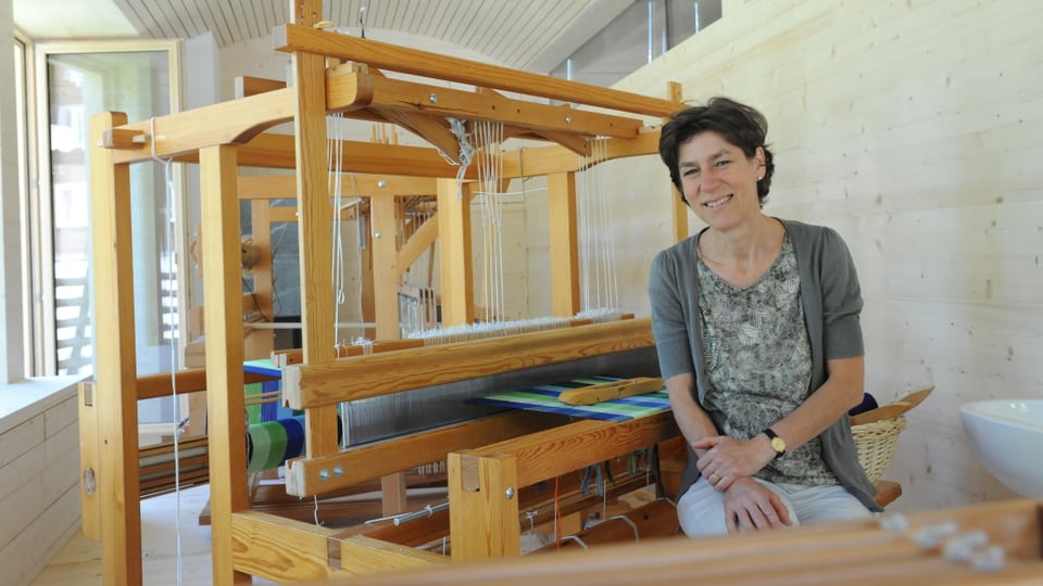 Christina Marugg en ses nov atelier da taisser a Rueras.