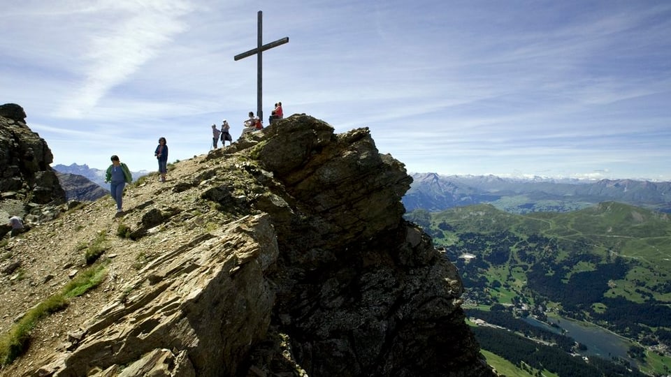 Il Rothorn cun vista sur la regiun da Lai e Valbella. 