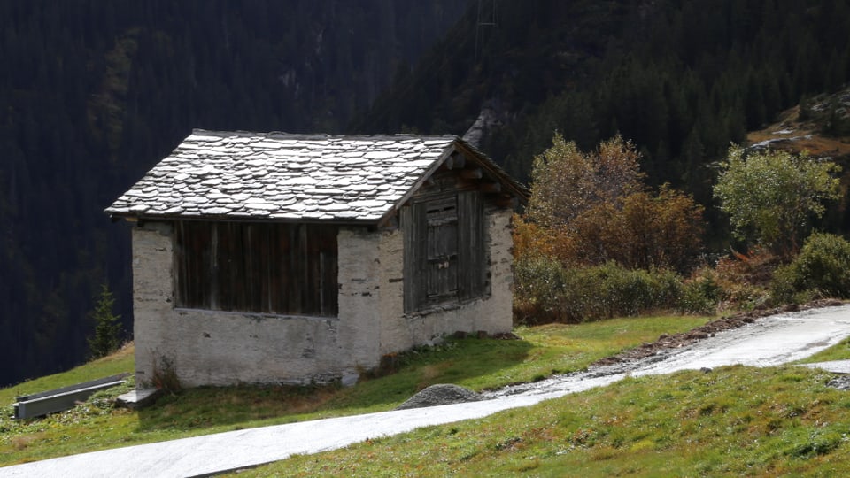 in clavà cun fundament da crap e tetg da schlondas