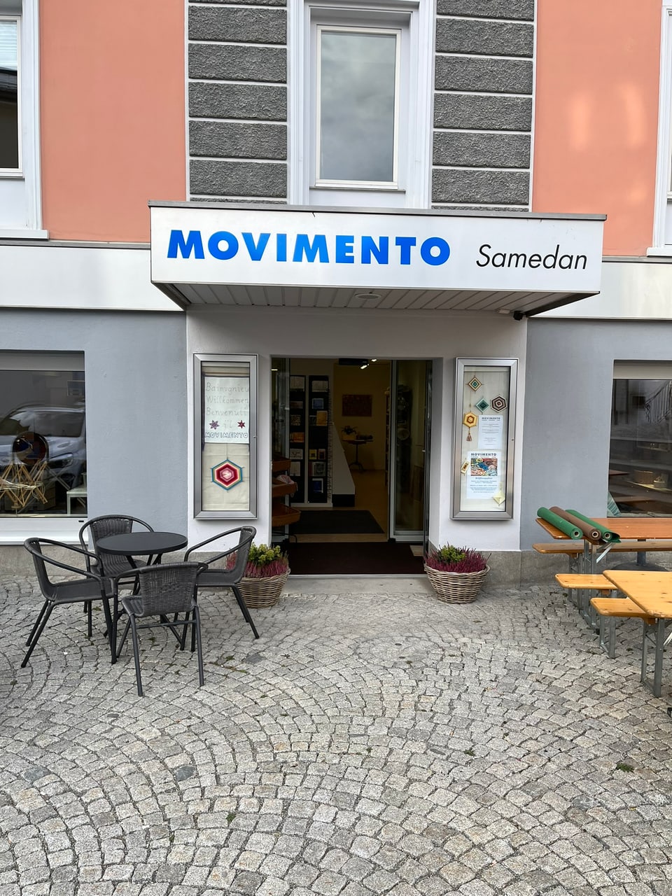 Laden Movimento neu in den ehemaligen Räumlichkeiten der Drogerie Zysset in Samedan. 