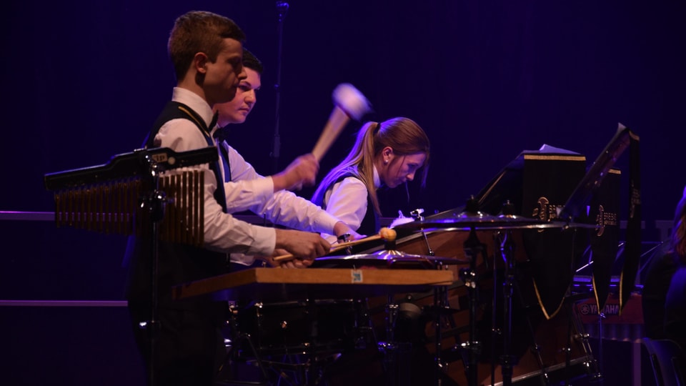 Xilofon, marimba e pauca: Ina massa differents instruments tar la Brassband Berner Oberland.