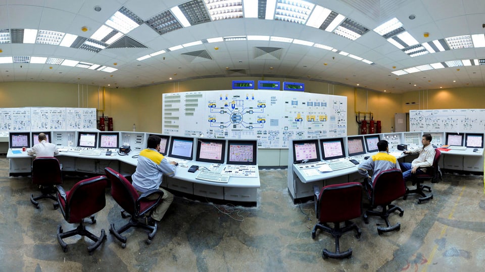 Blers computers e lavurers en l'intern d'ina ovra atomara en l'Iran.