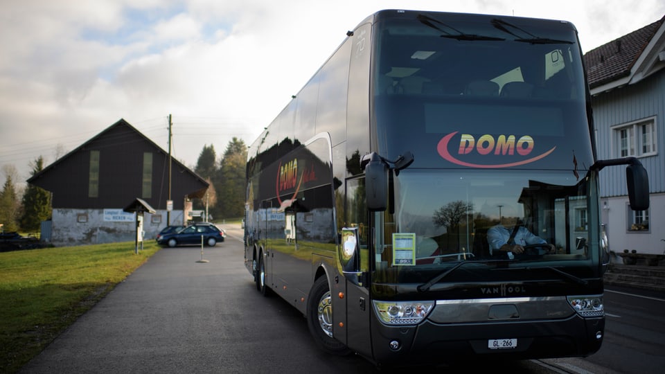 In bus da Domo.
