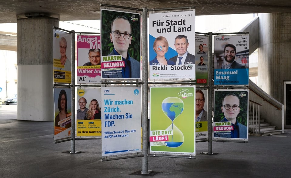Divers placats da candidats per la regenza chantunala da Turitg.