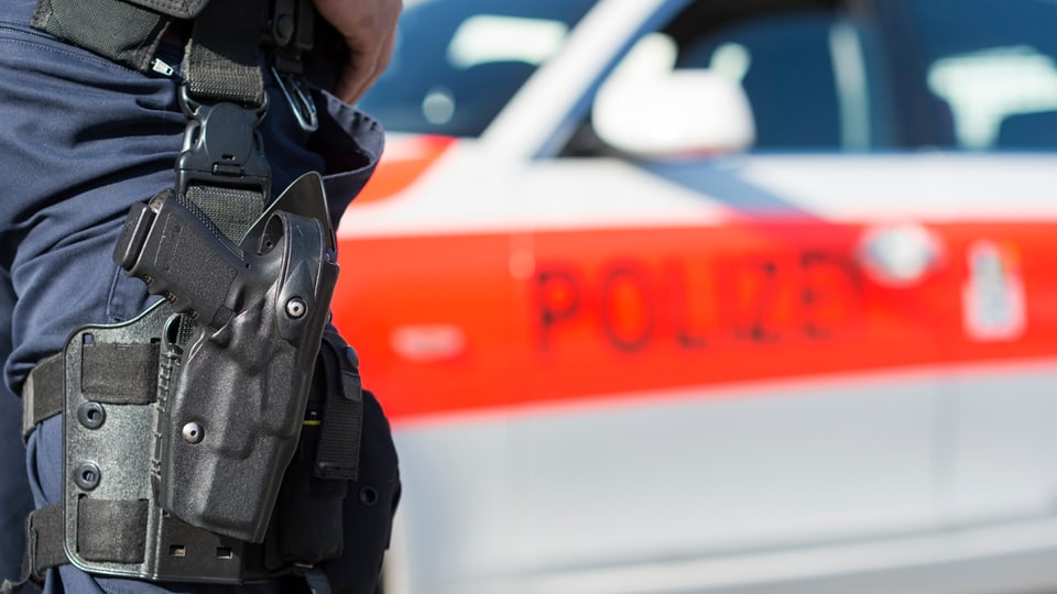 Policist avant ses auto da polizia.