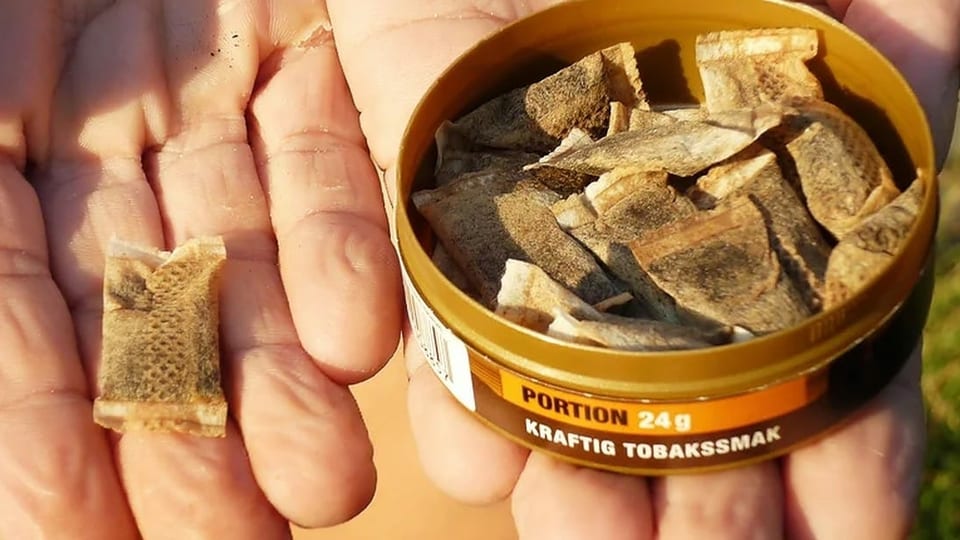 Ina cuppa snus.