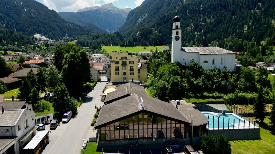 Dorf mit Mineralquelle und Bad in Graubünden