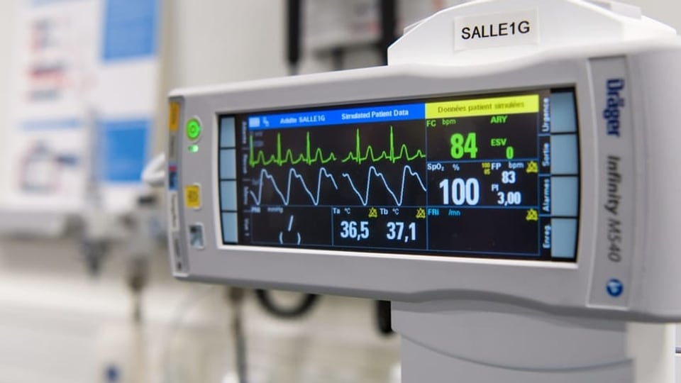 Monitur da surveglianza en l'ospital da Friburg.