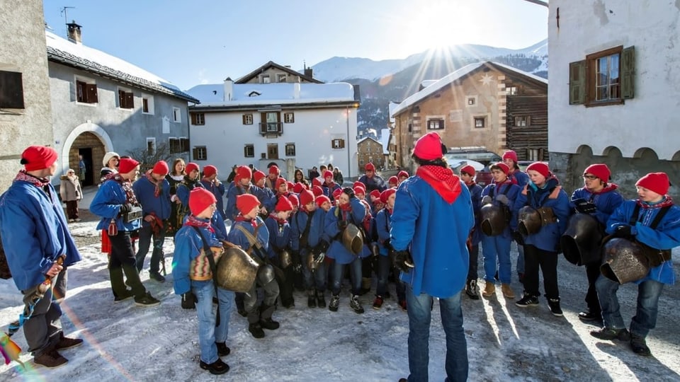 Chalandamarz: Mit Getöse den Winter vertreiben