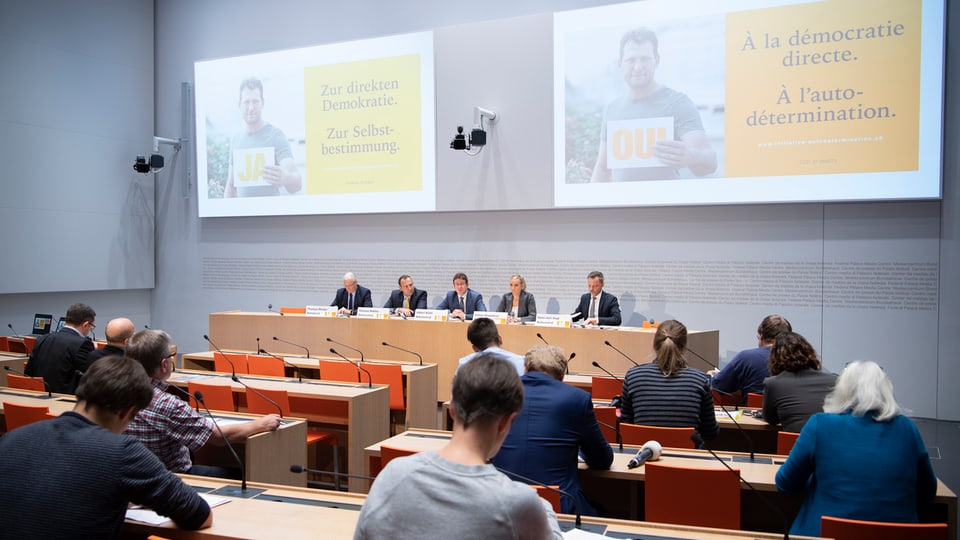 Preschentaziuns als arguments da la PPS per l'iniziativa d'autodeterminaziun.