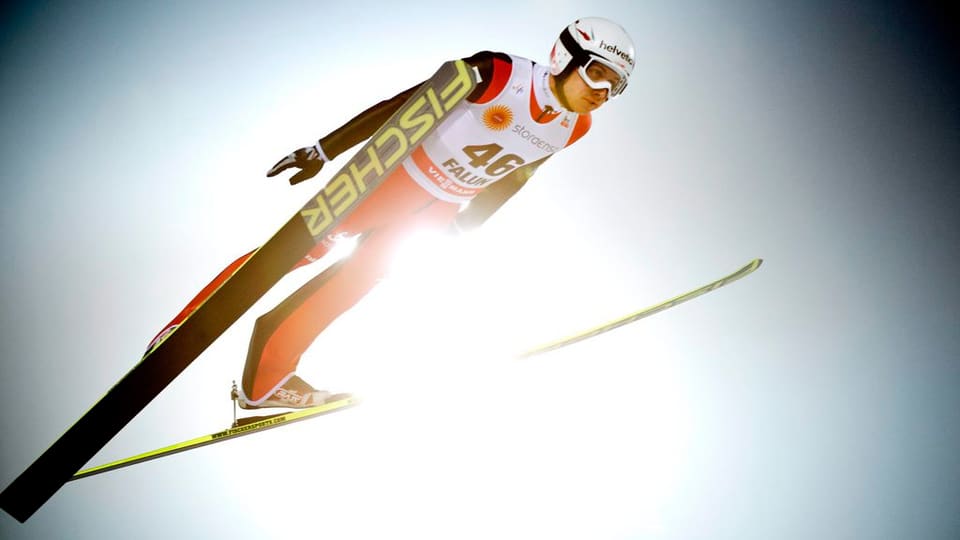 Simon Ammann suenter in sigl en l'aria.