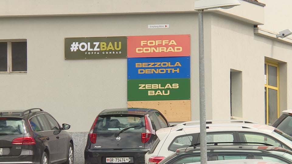 Plirs nums da interpraisas sco HolzBau Foffa Conrad, Bezzola Denoth, Zeblas Bau e Foffa Conrad.