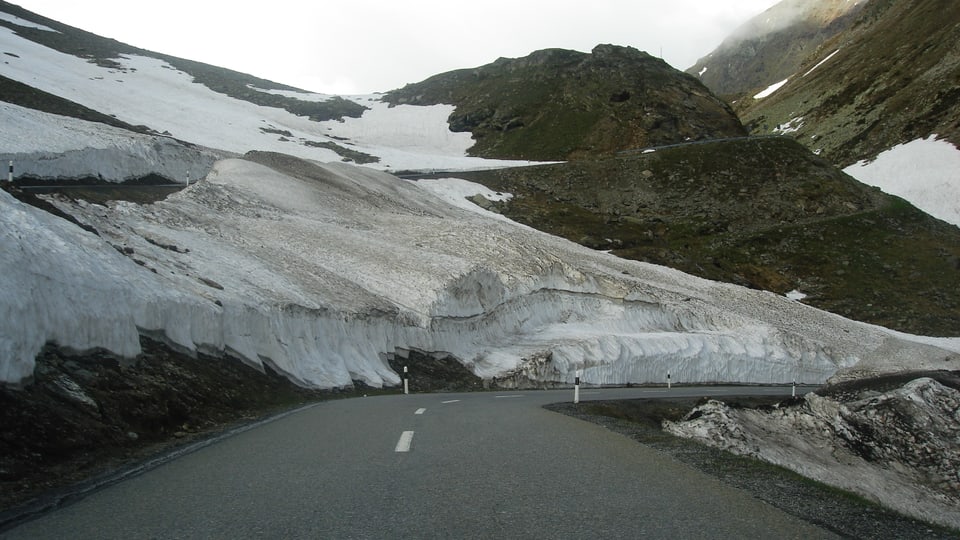 En viadi sur il pass da la Forcola di Livigno.